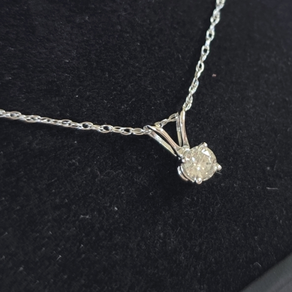 1/6 carat diamond solitaire pendant necklace